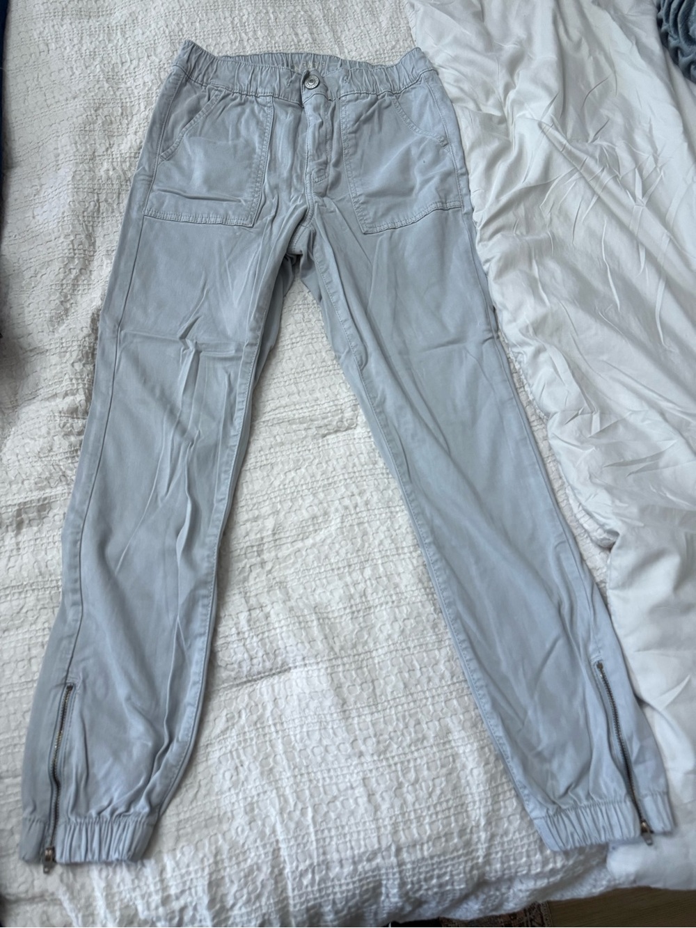 American Eagle Outfitters Light Gray Elastic Cuff Joggers with Ankle Zips